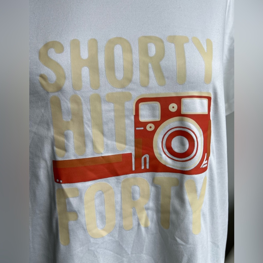 Shorty Hit 40 Graphic Tee Camera Print - Picture 4 of 4